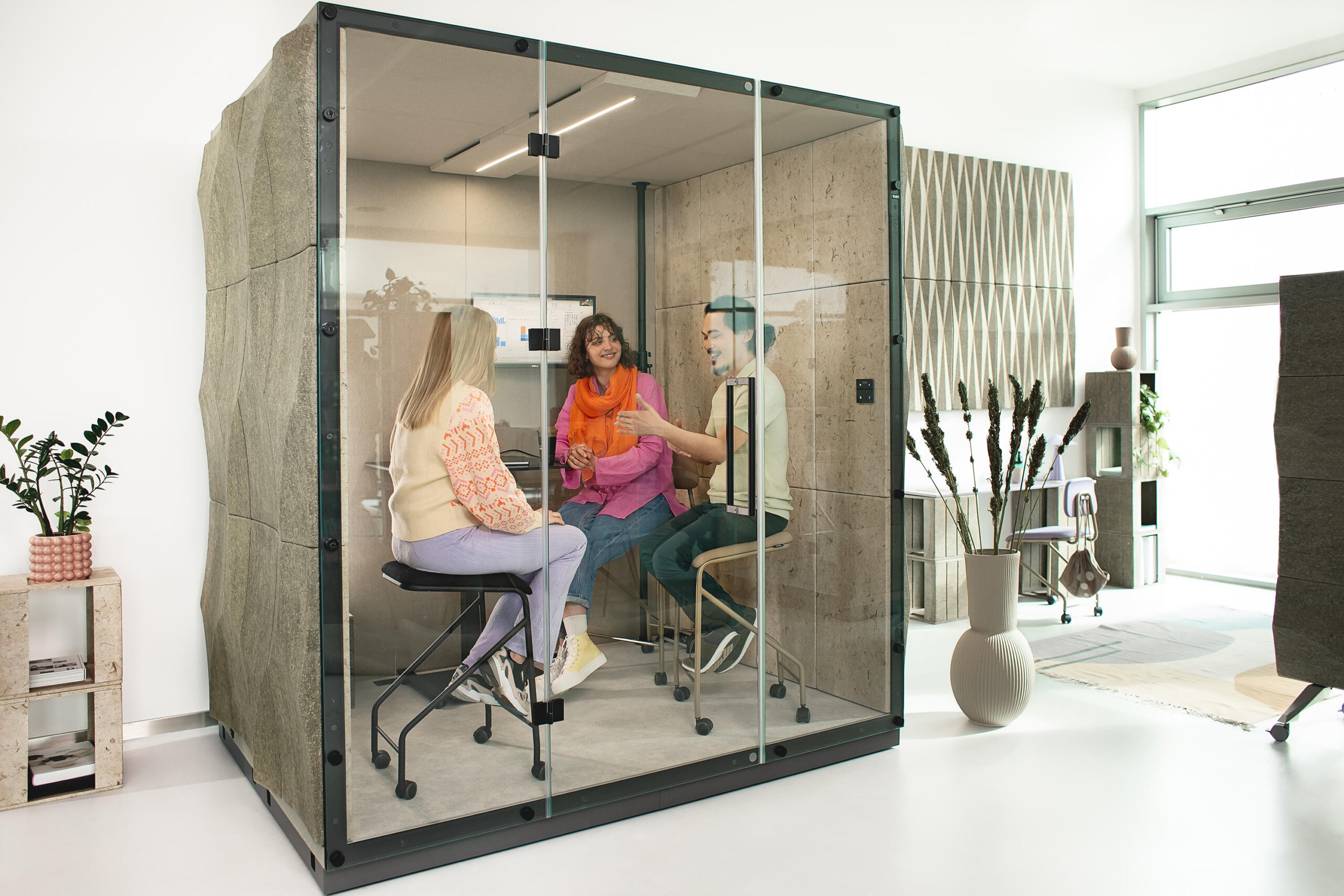 vank-box-biovankbox-bio-dark-4-person-meeting-pro-g-arcit18.jpg